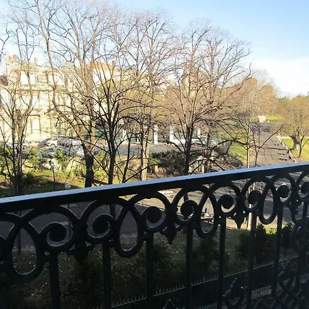 Des Poètes Avec Garage Privé Hotel Béziers