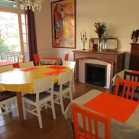 酒店 Des Poetes Avec Parking Sur Reservation 2*