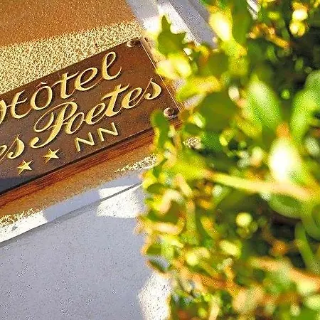 Des Poetes Avec Parking Sur Reservation 2*