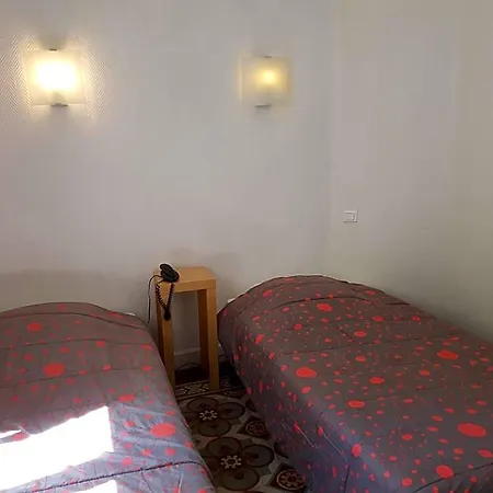 Des Poetes Avec Parking Sur Reservation Hotel Béziers