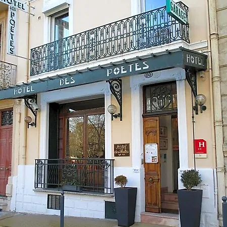 Des Poetes Avec Parking Sur Reservation بزييه