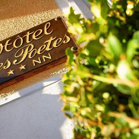 Des Poetes Avec Parking Sur Reservation Отель 2*