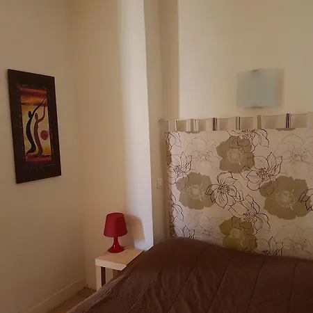 Des Poètes Avec Garage Privé 2* Béziers