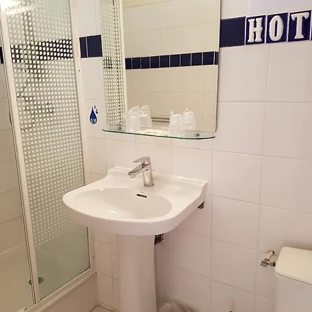 Des Poètes Avec Garage Privé Hotel Béziers
