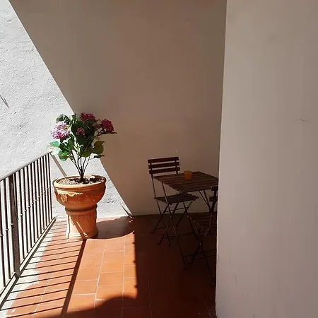 Des Poètes Avec Garage Privé 2*